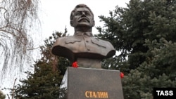 Бюст Иосифа Сталина в Волгограде, фотография государственного агентства ТАСС