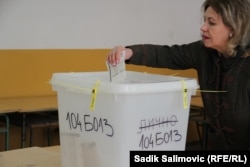 Glasači na izbornim mjestima u Bratuncu, 5. februar 2023.