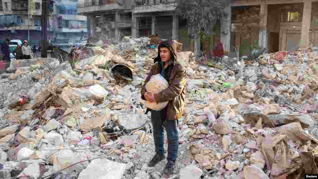 Ez már a szíriai Aleppó, ahol szintén óriási a pusztítás. Törökország déli szomszédjában is már ezer felett jár a földrengés áldozatainak száma