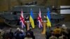 Президент України Володимир Зеленський та премʼєр-міністр Великої Британії Ріші Сунак на військовій базі Bovington Camp, 8 лютого 2023 року