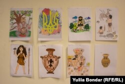 Малюнки українських дітей, які щосуботи навчаються в культурно-освітньому центрі «Крок» у Празі
