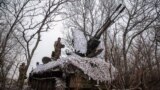 Украинские военные обслуживают зенитную установку. Донецкая область, январь 2023