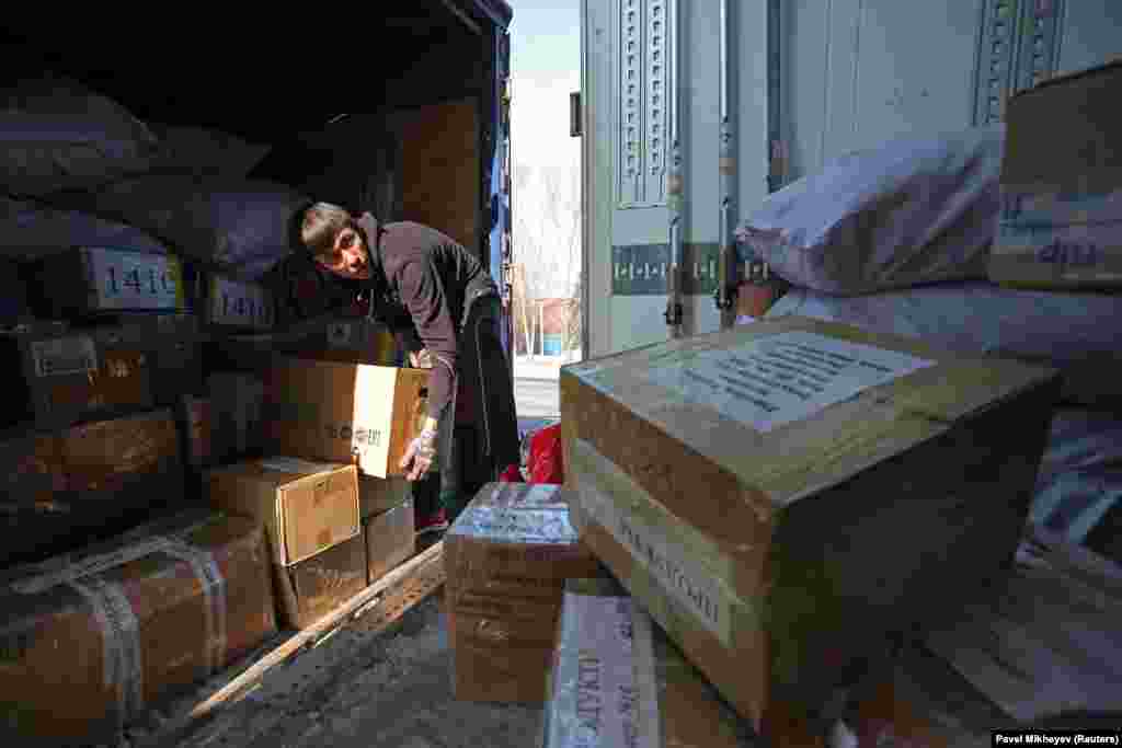 A Kazakh volunteer loads boxes of products onto a truck destined for Ukraine on February 1. A spokesman from Kazakhstan&#39;s Foreign Ministry told RFE/RL&rsquo;s Kazakh Service they saw no need to explain the aid project to Moscow, and claimed it was out of their hands. &quot;This is an initiative of private companies,&quot; the spokesman said, adding, &quot;we do not see any problems with the installation of this [Bucha] yurt.&quot; &nbsp;