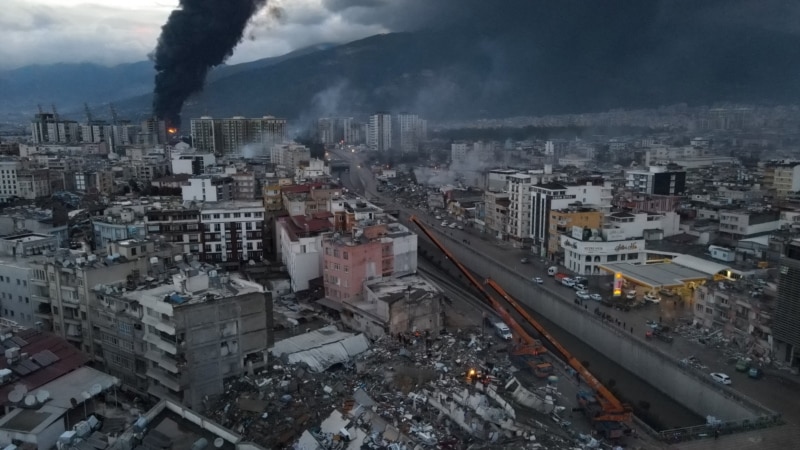 Türkiýede, Siriýada ölenleriň sany 4000-e ýetdi. Türkmenistan ejir çekenlere kömek iberdi