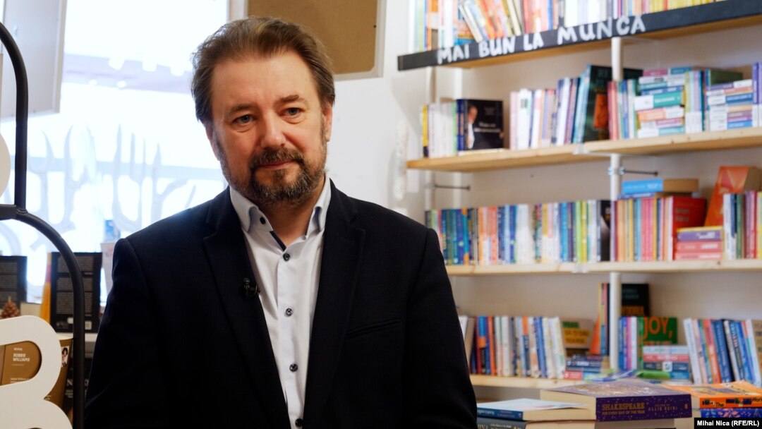 Politologul Cristian Pirvulescu analizează, într-un interviu pentru Europa Liberă, scandalul politic declanșat de ororile din „azilele groazei” și consecințele demisiei ministrului Gabriela Firea. 