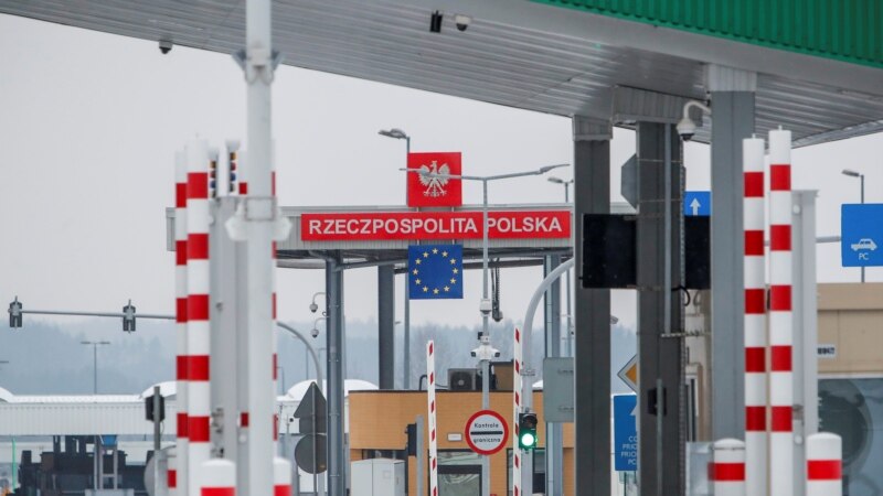 Polonia i shton kontrollet kufitare me Sllovakinë, për shkak të emigrantëve