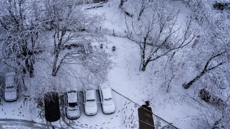 На Симферополь обрушился снегопад (+фото)