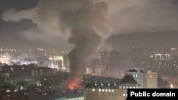 د روسي چارواکو په وینا، چاودنه د ګازو د لیک کېدو له امله شوې او د استوګنې په پنځه پوړیزه ودانۍ کې یې ۳۰ اپارتمانونه ویجاړ کړي دي.