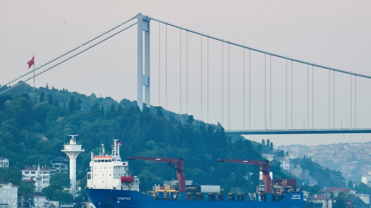 A ship from the sanctioned list passed the Bosphorus with a heavy cargo