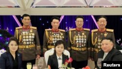 Kim Dzsongun feleségével és lányával Phenjanban 2023. február 7-én