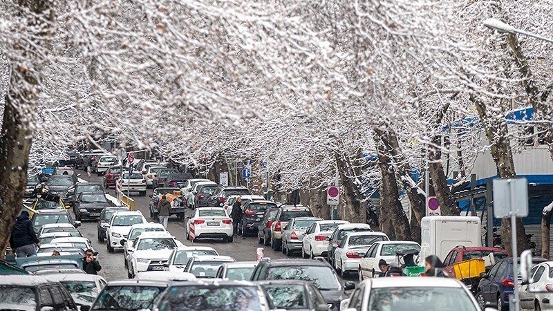 برف در تهران؛ خیابان‌ها دوباره قفل شد، پلیس درباره خروج از خانه هشدار داد