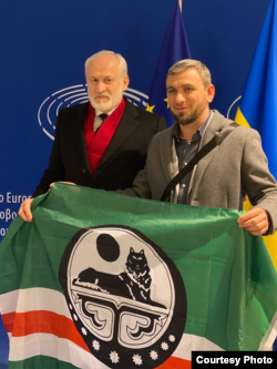 Ахмед Закаев и Шамиль Албаков на форуме в Брюсселе