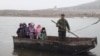 Дети из забайкальского села Кайдалово добираются до школы на лодке 