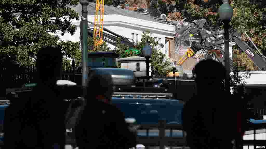 A finanszírozókat Donald Trump egy ünnepi vacsorán látta vendégül. Köztük van minden meghatározó techóriás, a Google, a Meta, az Amazon, az Apple és a Microsoft, de védelmi és repülőiparban meghatározónak számító Lockheed Martin is