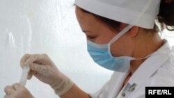 Turkmenistan -- Ashgabat. A nurse preparing an injection in the medical-advisory center named after Niyazov, 16Mar2010