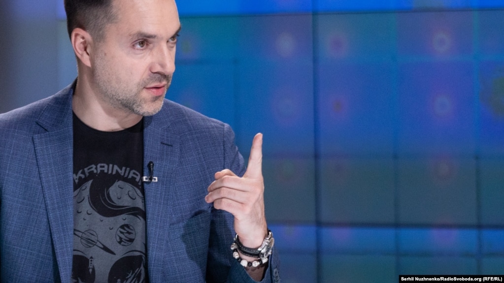 Військові РФ зможуть вести активні бої ще два-три тижні – Олексій Арестович
