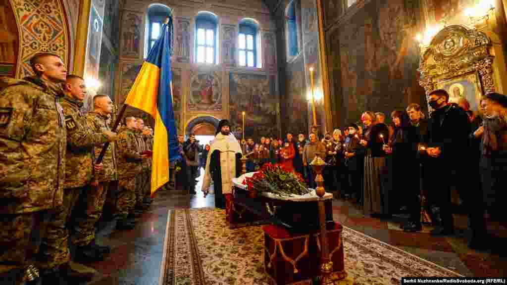 З початком бойових дій на сході в 2014 році, Сергій Максимець потрапив у &laquo;розстрільні списки&raquo; і був змушений разом із сім&rsquo;єю полишити місто