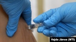 Vaksinimi kundër COVID-19