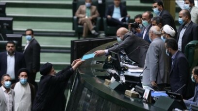 Иранските законодатели призоваха президента Ебрахим Раиси да получи гаранции от