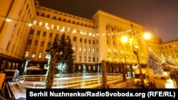 Наближення Різдва і Нового року. Біля Офісу президента буде ковзанка (фотогалерея)