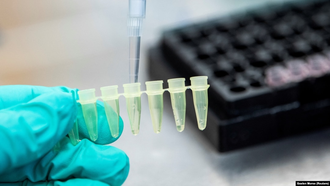 Un studiu efectuat pe 2 milioane de persoane arată că cei care au avut Covid în trecut sunt susceptibili să se infecteze cu Omicron. 
