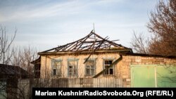 Один из сгоревших домов на Луганщине