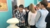 Мурманск: школьницу нашли в раздевалке "без сознания в луже крови" 