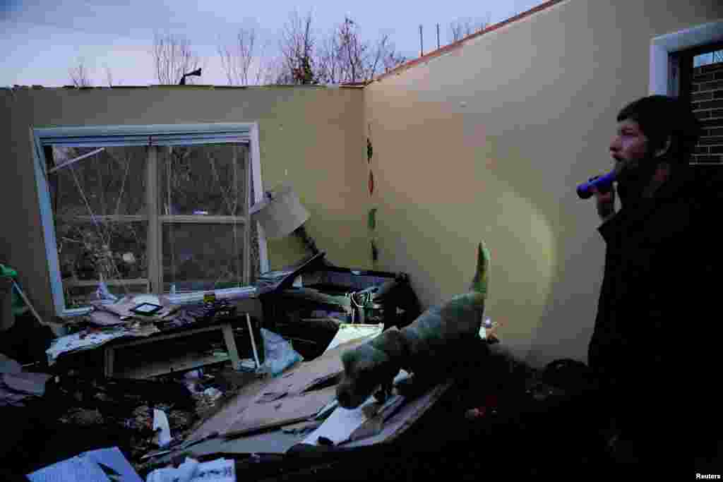 A 22 éves&nbsp;Christian Paintner házáról letépte a vihar a tetőt
