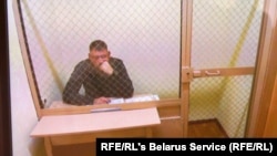 Țihanovski, la una din audierile online din închisoare, unde a fost ținut pe toată perioada procesului care a avut loc doar cu ușile închise