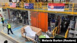 Pilot fabrika za preradu litijuma bila je spakovana je u kontejner za otpremu za litijumski projekat Jadar u Srbiji, u istraživačko-razvojnom centru Rio Tinto na periferiji Melburna, Australija, 30. jula 2021.