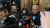 Велислав Минеков на входа на централата на ГЕРБ