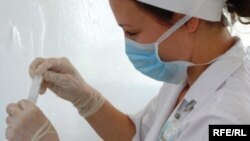 Nargül Saparowa: "Näçe gezek çagyranam bolsam, öz därim, öz şprisim bilen sanjym etdirip ýören adam. Maşgala lukmanyndan men däri alyp göremok".