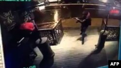 Момент атаки на клуб в Стамбуле, снятый камерой видеонаблюдения