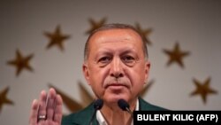 آرشیف، رجب طیب اردوغان رئیس جمهور ترکیه حین سخنرانی در استانبول. March 31, 2019