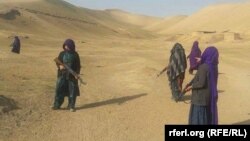  Darzap etrabynyň jeňçilere garşy ýaraglanan aýallary