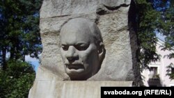 Магіла Якуба Коласа на вайсковых могілках