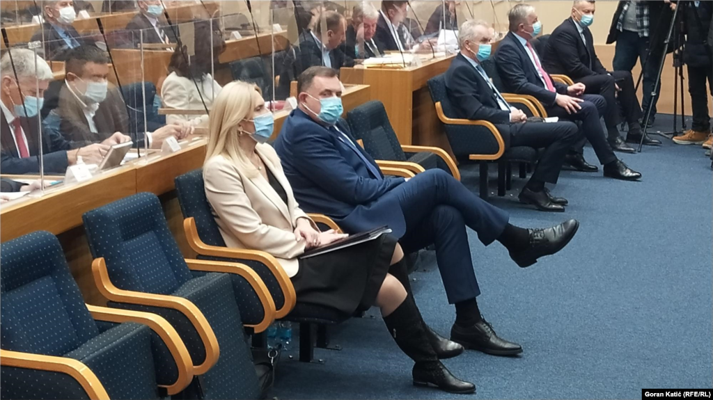 Član predsjedništva BiH Milorad Dodik i predsjednica Republike Srpske Željka Cvijanović na posebnoj sjednici NSRS, Banja Luka 10 decembra 2021.