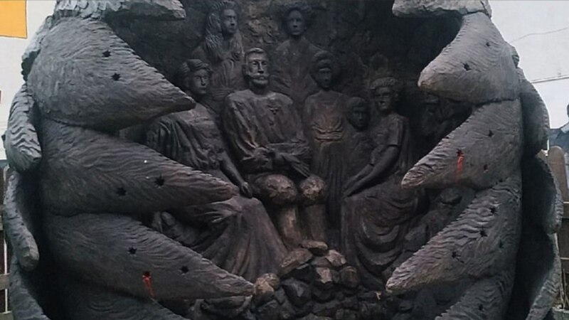 В Ливадии убрали скульптуру царской семьи Романовых после критики в соцсетях