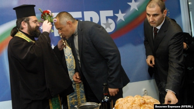 Снимка от нанасянето на ГЕРБ в централата ѝ в НДК от 23 март 2007 г.