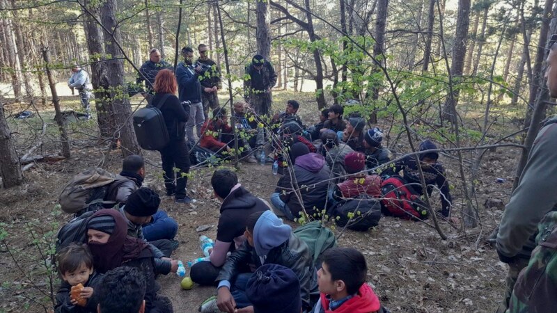 Бугарската полиција уапси 141 авганистански мигранти во близина на Бургас