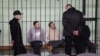 Szjarhej Cihanouszkij, Ihar Loszik és két másik vádlott a homeli bíróságon 2021. december 14-én