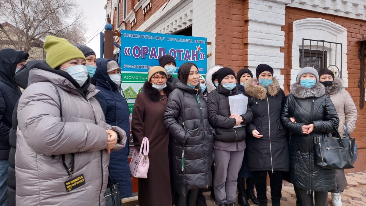 В Уральске вкладчики жилищного кооператива потребовали вернуть вложенные  деньги