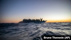 Një anije me migrantë në detin Mesdhe. Fotografi ilustruese. 