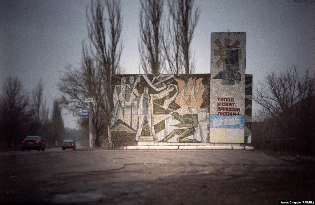 Një mural afër Nju-Jorkut, që i është dedikuar minatorëve, me mbishkrimin: “Ne sigurojmë ngrohtësi dhe dritë për popullin!”