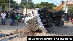 Превртениот камион во Мексико.