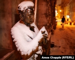 A privately funded statue to Leopold von Sacher-Masoch stands in front of Lviv's Masoch Cafe.