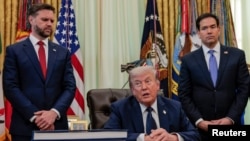 Ak tam. ABŞ-nyň prezidenti Donald Tramp Ysraýyl bilen Liwanyň arasyndaky ýaraşygyň 3 hepde uzaldyljakdygyny aýtdy.
