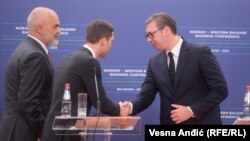 Specijalni izaslanik norveškog premijera za energetiku Andreas Eriksen sa predsednikom Srbije Aleksandrom Vučićem i albanskim premijerom Edijem Ramom.