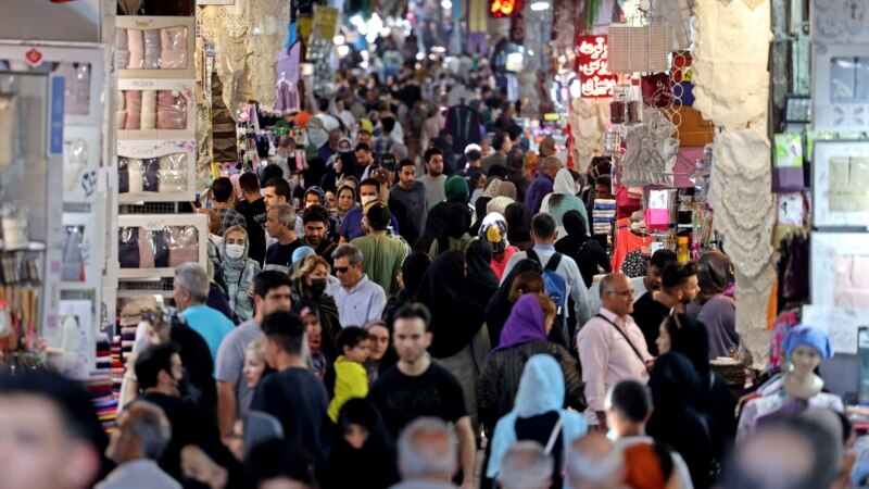 Thousands Of Iranians Send Letter To President Protesting Size Of Wage Increase