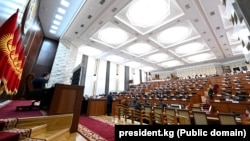 Члени Жогорку Кенеша ухвалили документ, який передбачає встановлення правових засад застосування державної мови та здійснення державної мовної політики